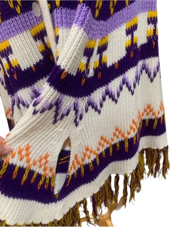 Vntg 70’s Women's White Purple yellow patterned Fringe Poncho Sweater OSFM - Picture 3 of 5